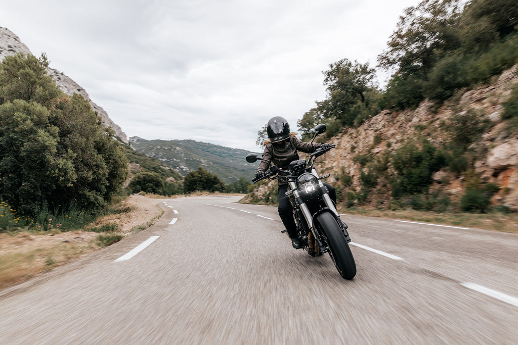 Etre bien équipée pour rouler à moto est essentiel