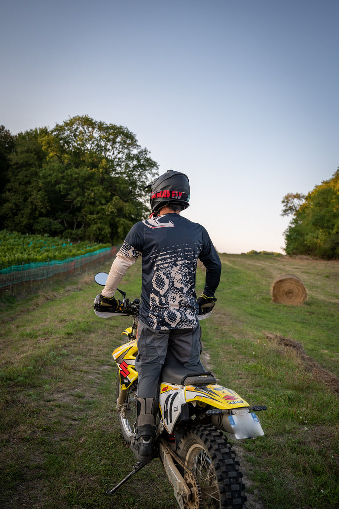 la personnalisation du jersey se fait dans le dos 